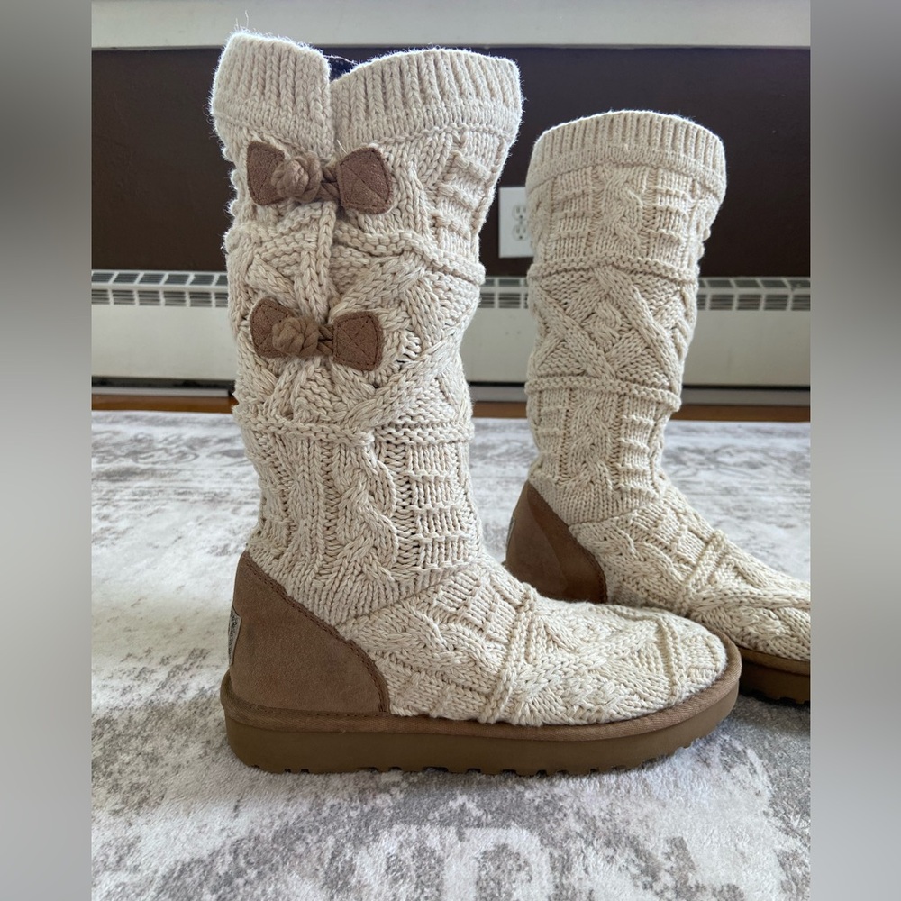 UGG Women’s Cream Kalla Cable Knit Sweater with Shearling Pull on Boots Sz 9 - Picture 6 of 13